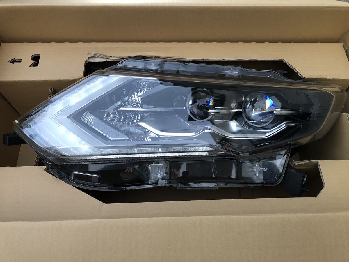 T32エクストレイル後期左LEDヘッドライト T32 エクストレイル 後期 左