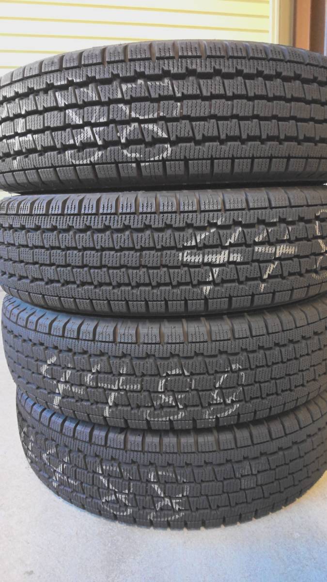 送料無料】中古スタッドレスタイヤ 145/80R12 80/78N 2018年製↑ 7分山