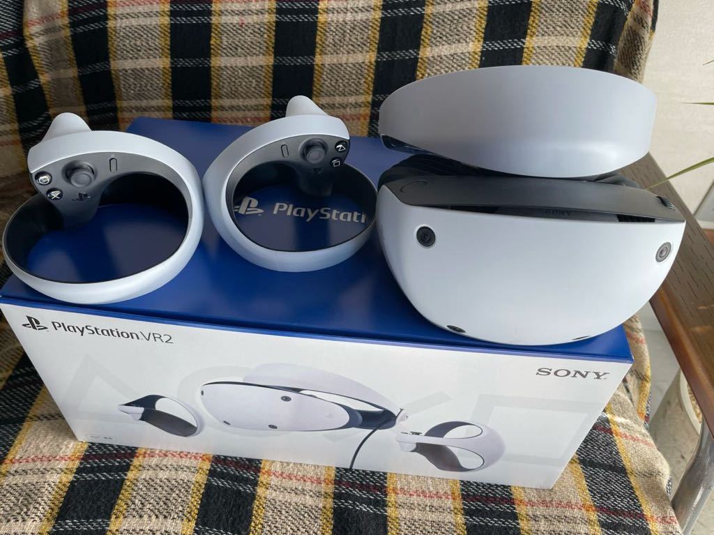 美品】PlayStation VR2 （PSVR2）本体 新品後使用3回 送料無料 