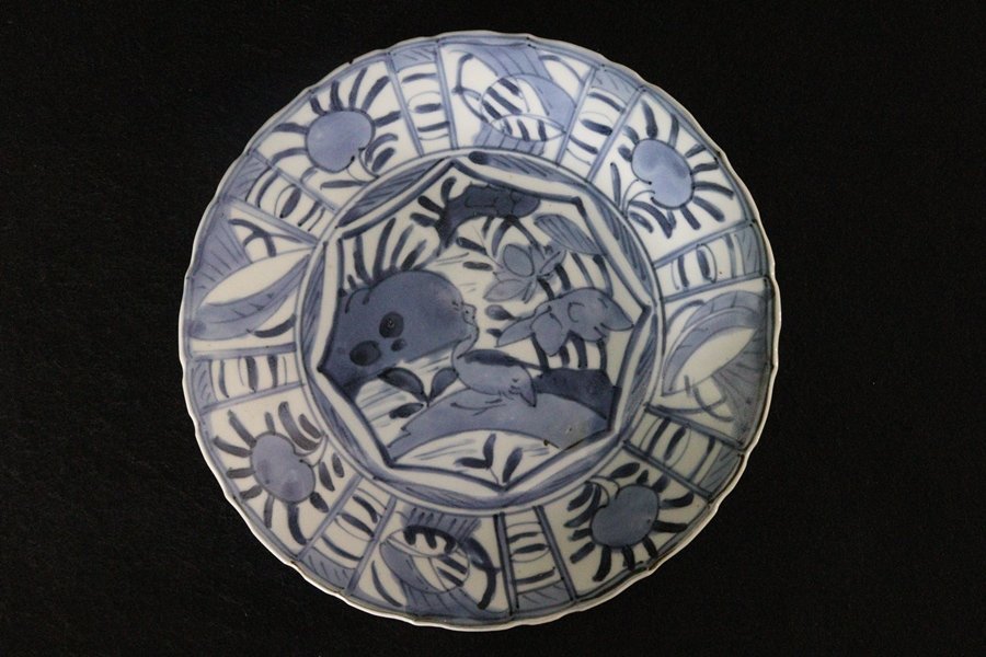 TB526染付 皿 蓮花鳥文 直径約20.5cm◇平皿/取皿/刺身皿/飾皿/懐石/茶事/茶懐石/古伊万里?/時代/骨董/古美術/古道具タグボート