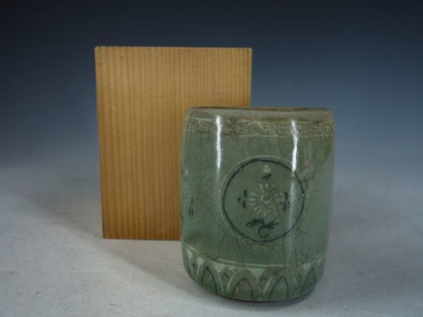 李朝 高麗 コレクター品] 青磁 象嵌 花草紋 碗 箱付 白磁 朝鮮 韓国12137
