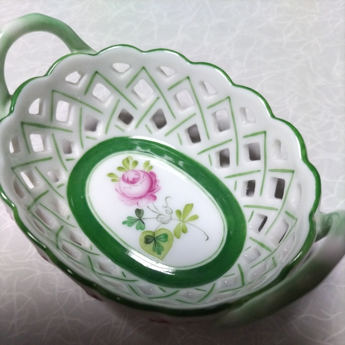 HELEND ヘレンド　ウィーンの薔薇バラ　透かし　手描き　取っ手付楕円形バスケット　小物入れ　ボール