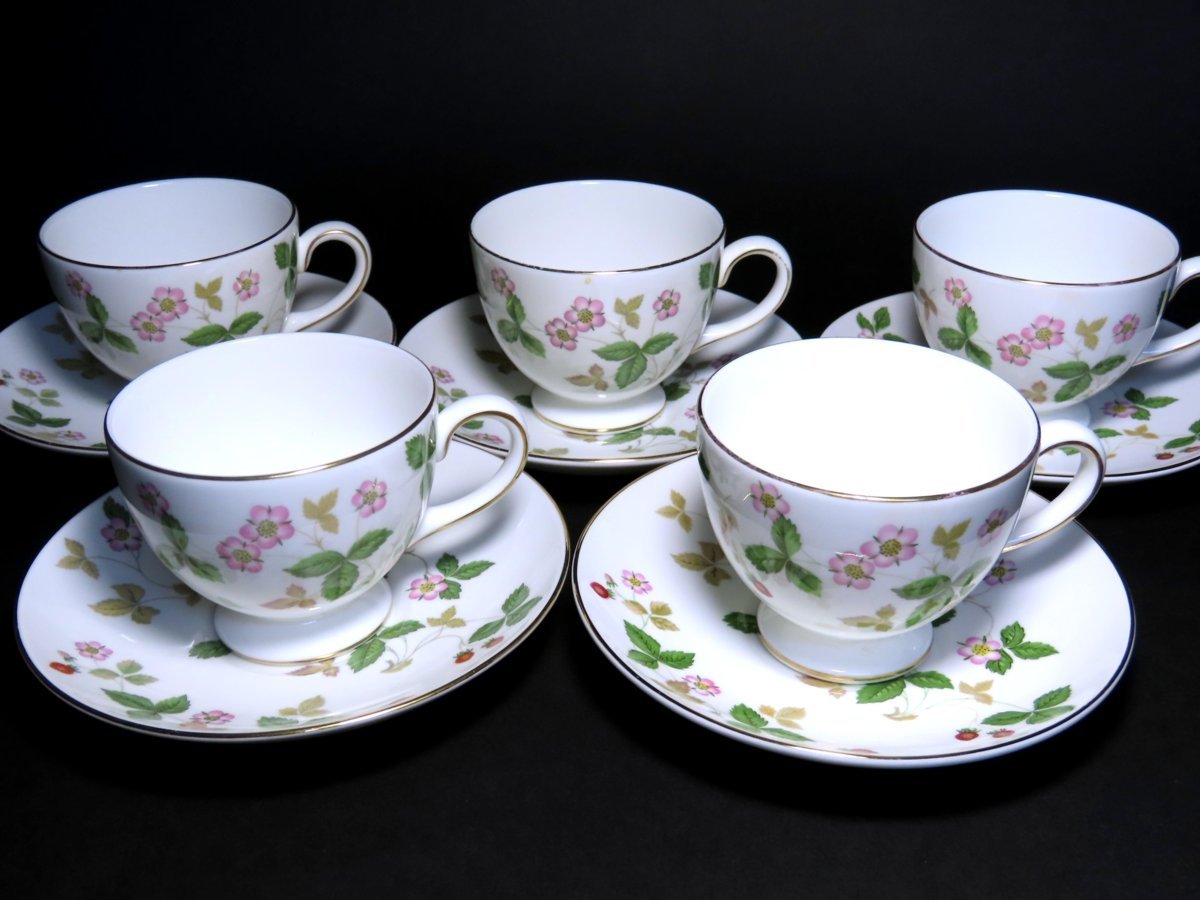 ■ウェッジウッド　　カップ＆ソーサー５客セット　　ワイルドストロベリー　　　〈同梱対象商品〉