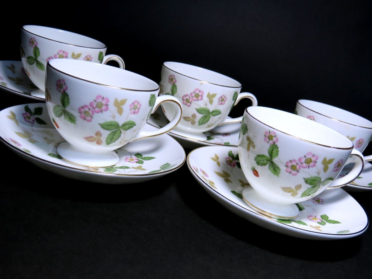 ■ウェッジウッド　　カップ＆ソーサー５客セット　　ワイルドストロベリー　　　〈同梱対象商品〉