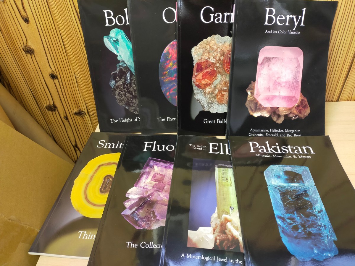 ★洋書　鉱物の本　Mineral The Collector's Choice　Elba　Fluorite　Pakistan　Garnet他　まとめて8冊★