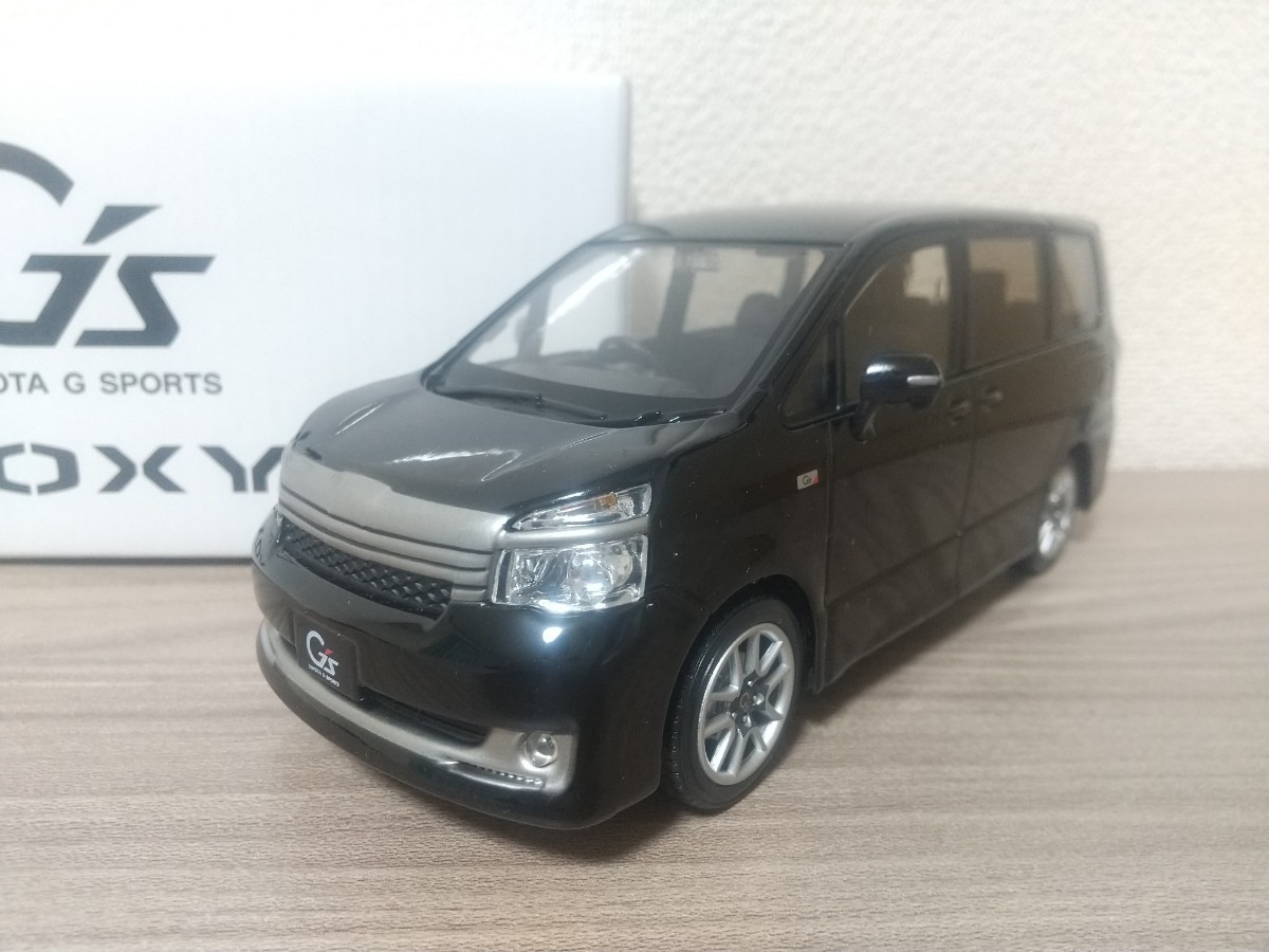 美品 トヨタ 70 VOXY ヴォクシー G's カラーサンプル ミニカー 70
