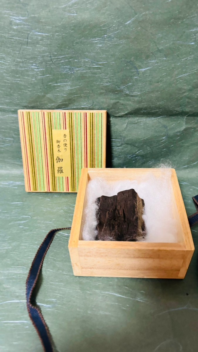 得価，限定SALE 香の便り 御香木 伽羅 76g 香木 香炉 香道具 ベトナム産 御香木 お香 塗香 沈水香木 古美術 骨董 聞香 組香(その他)｜売買されたオークション情報、yahooの商品情報をアーカイブ公開 - オークフ その他