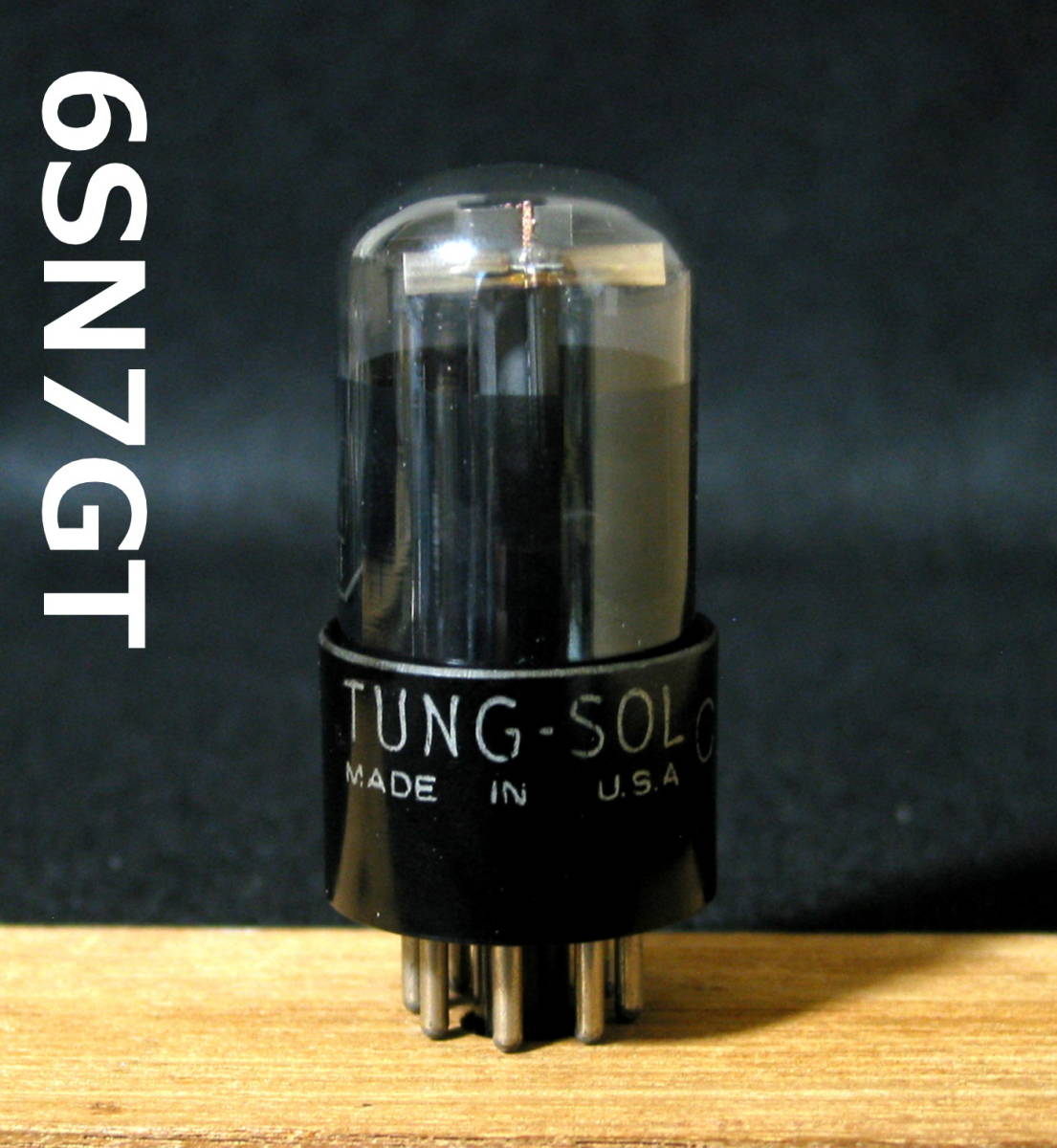 花瓶 スモーク クリスタルガラス 花瓶 美品 です。 個人用ギフト】高さ