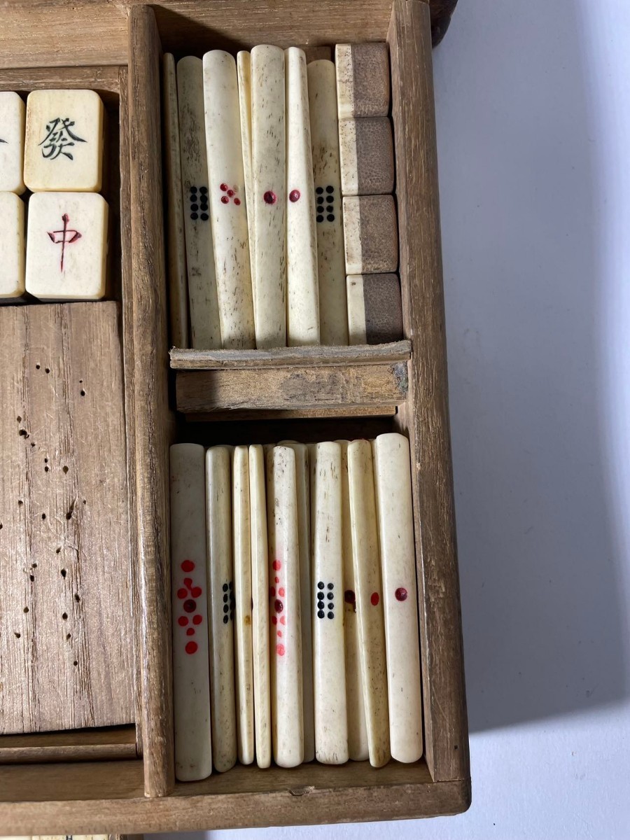 【骨董品】中国古牌 背竹 骨牌 麻雀牌 AS517 レトロ 麻雀牌 骨牌 背竹 古玩 中国 時代物 アンティーク 桐箱入