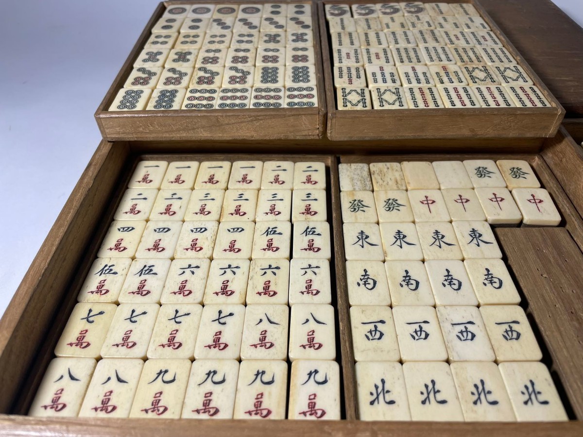 AS517 レトロ 麻雀牌 骨牌 背竹 古玩 中国 時代物 アンティーク 桐箱入