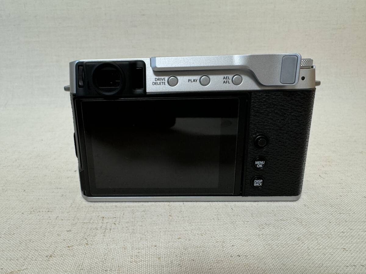 富士フイルム(FUJIFILM) X-E4 ボディ シルバー 化粧箱付属品あり