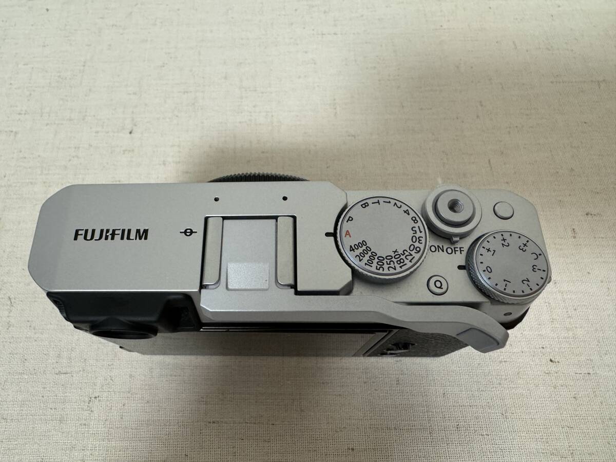 富士フイルム(FUJIFILM) X-E4 ボディ シルバー 化粧箱付属品あり