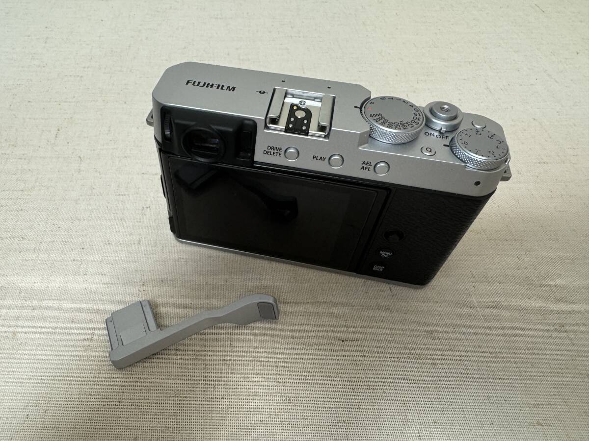 富士フイルム(FUJIFILM) X-E4 ボディ シルバー 化粧箱付属品あり