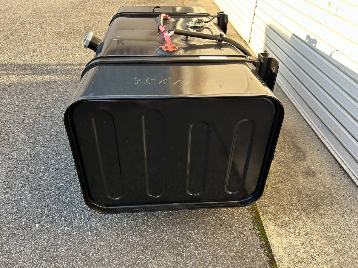 燃料タンク（ステ、バンド付）200L 新車外し 日野純正品