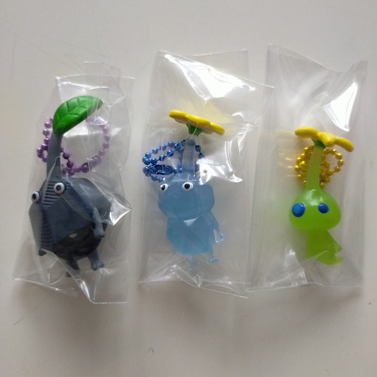 即決 ピクミン マスコット ＆ フルーツグミ ２ 岩ピクミン 氷ピクミン 光ピクミン ３種類セット キーホルダー グッズ 食玩 ピクミングミ_1