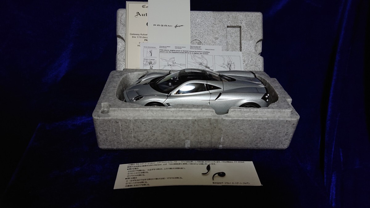 Pagani Huayra 1/18 AUTOart Signature - Gris Silver, 78266 - Occasion état Neuf