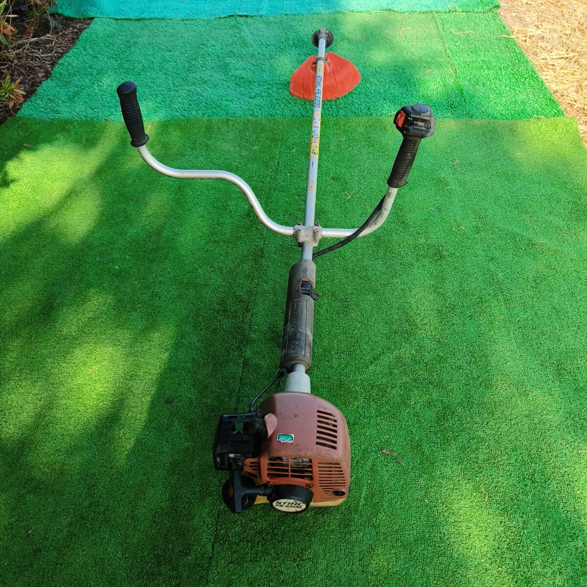 草刈機 刈払機 エンジン芝刈機STIHL FS2200(本体)｜売買されたオークション情報、yahooの商品情報をアーカイブ公開 ...