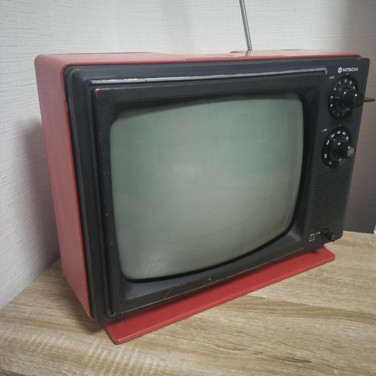 ジャンク 希少 日立 HITACHI 白黒テレビ ブラウン管 P-28 レッド