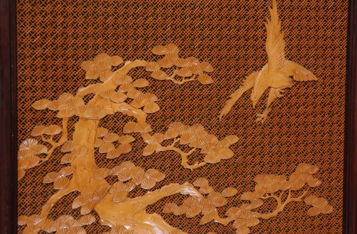 彫刻が美しい木製の4つ折りの屏風 中国古家具 四君子 鷹 金魚 木彫刻 衝立 5枚屏風 パーティション