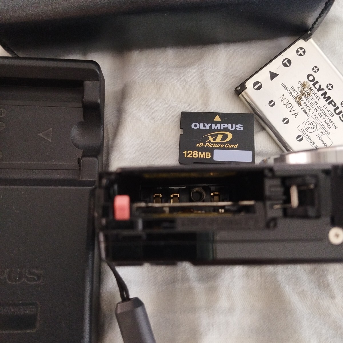 OLYMPUS バッテリー128MB付属革 ケース付き_4
