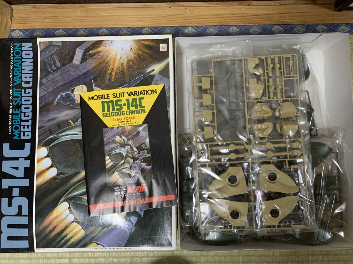 バンダイ製 旧キット 1/60 ドム・ジョニーライデン少佐専用ザクⅡ