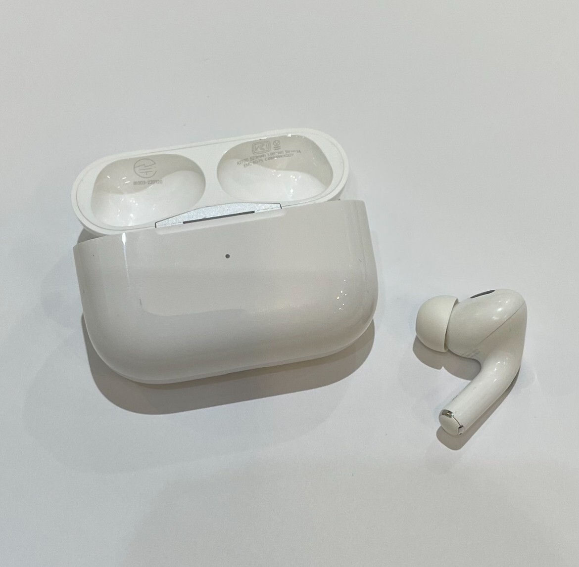 θ【動作確認済/ジャンク品】Apple AirPods Pro 第2世代 MagSafe充電