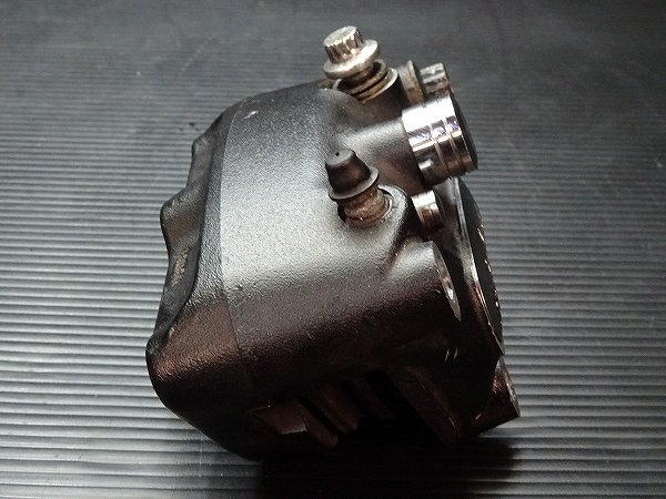 ツインカム　ツーリング　ブレーキキャリパー　純正　FLHX FLTR ツインカム フロントブレーキキャリパー ハーレー レッド フロント