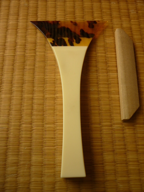 ☆貴重☆　三味線 　撥 ばち 鼈甲　1枚甲　 開き 11，8cm　重さ190ｇ　　美品の方
