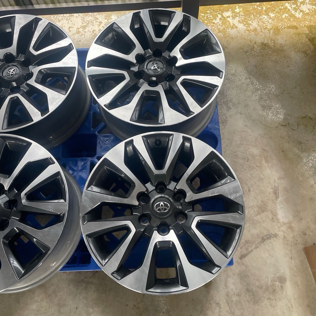 新車外し！トヨタ 150系後期 ランドクルーザープラド TZ-G 純正アルミホイール 19インチ×7.5 +25 6H 139.7 アルミホイールのみ 4本! プラド 150系 ランドクルーザー 150系後期ランドクルーザー 純正ハンドル プラドの価格・新型情報・グレード諸元