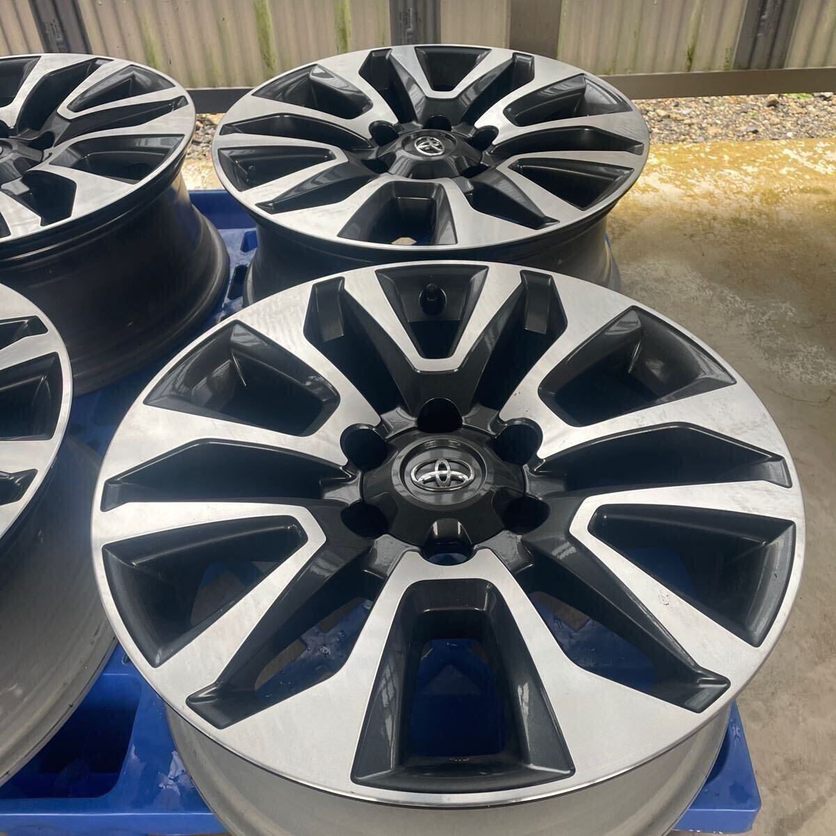 新車外し！トヨタ 150系後期 ランドクルーザープラド TZ-G 純正アルミホイール 19インチ×7.5 +25 6H 139.7 アルミホイールのみ 4本! プラド 150系 ランドクルーザー 150系後期ランドクルーザー 純正ハンドル プラドの価格・新型情報・グレード諸元