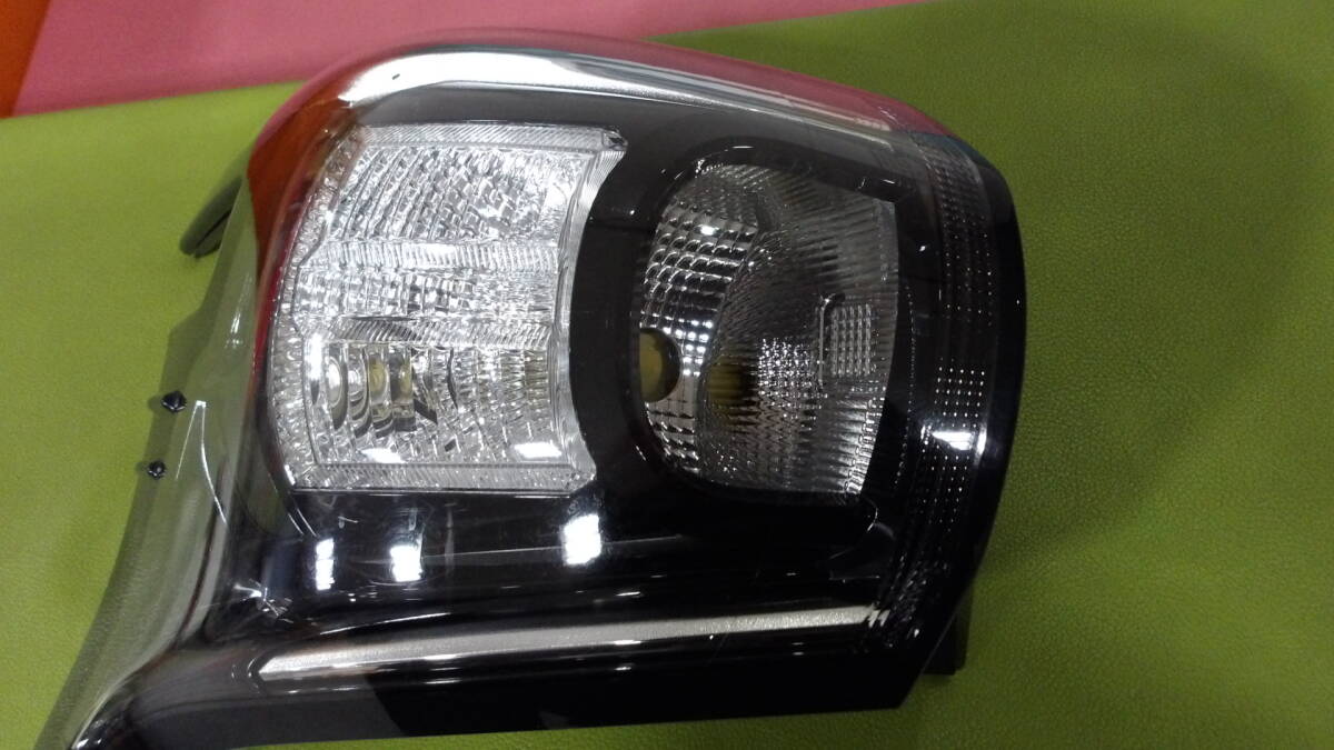 トヨタNHP170GシエンタNHP175G純正テールランプ左KOITO 52-318テールライト81561-52E30即決即日発送可能！！ NHP170G ハイブリッドＧ 純正 『シエンタ』 型式:DAA-NHP170G｜シエンタ(トヨタ)の総合情報 NCP175G