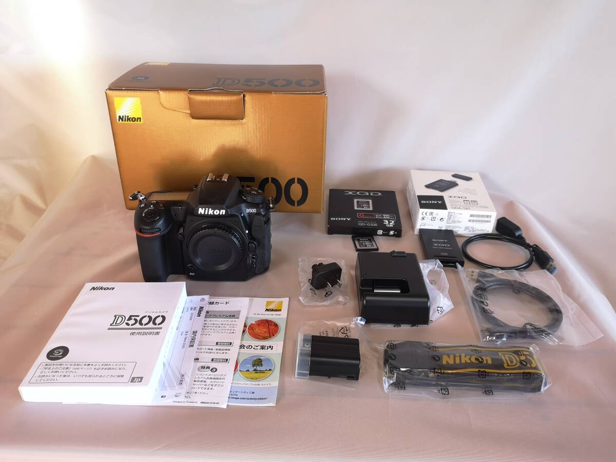 Nikon D500ボディ（ショット数約5，700枚） XQD32MBメモリーカード付き