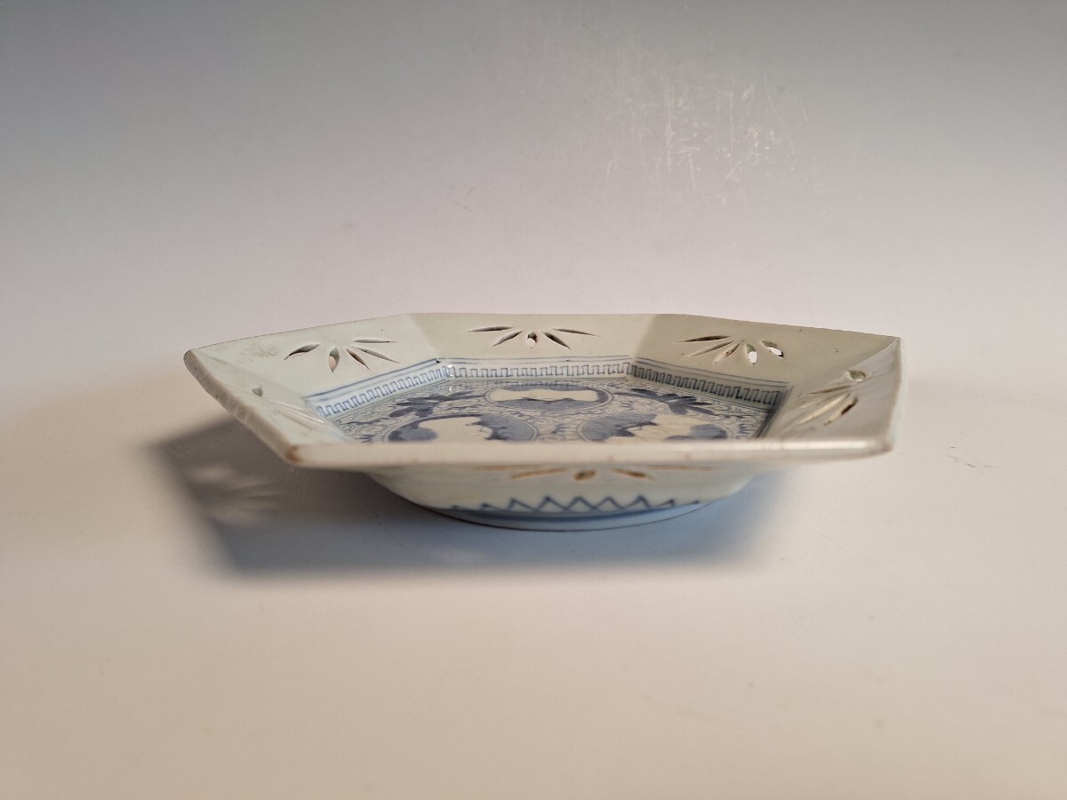 古伊万里笹文様透かし彫り六角皿 初期伊万里 【公式通販】