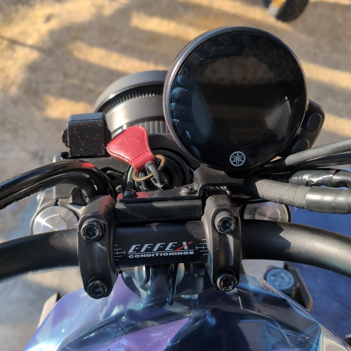 XSR700【KEDO】純正スピードメーターオフセットブラケット 品番 KD