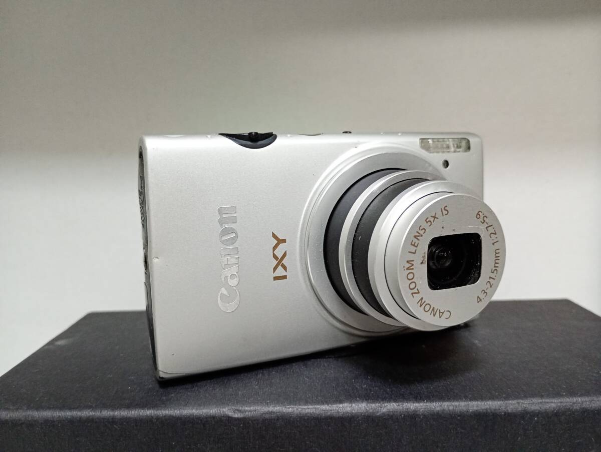 Canon IXY 220f シルバー デジタルカメラ充電器カバー付き