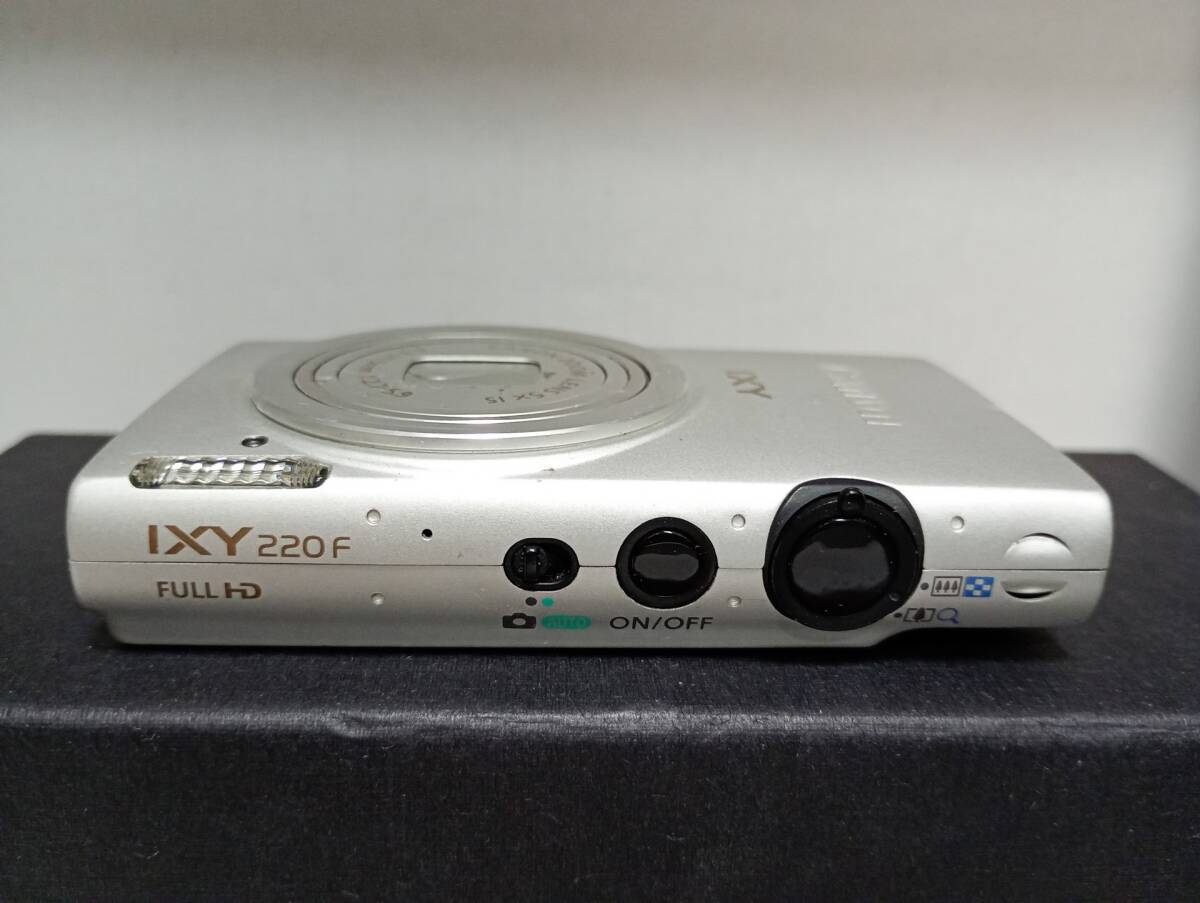 Canon IXY 220F コンパクトデジタルカメラ 箱、説明書、付属品多数
