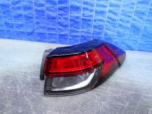 S907　カローラクロス　ZSG10　ZVG11　ZVG15　右テール　LED　16-179　F　美品