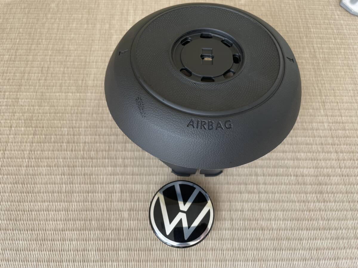 新古 VW ゴルフ 7.5 純正 後期 エアバック カバー 新エンブレム / ヴァリアント フォルクスワーゲン Tロック ティグアン パサート_2