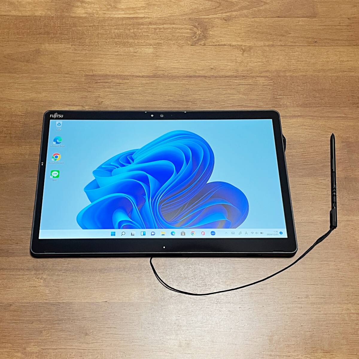 大画面13.3インチ軽量で使いやすい富士通タブレットWindows11カメラ