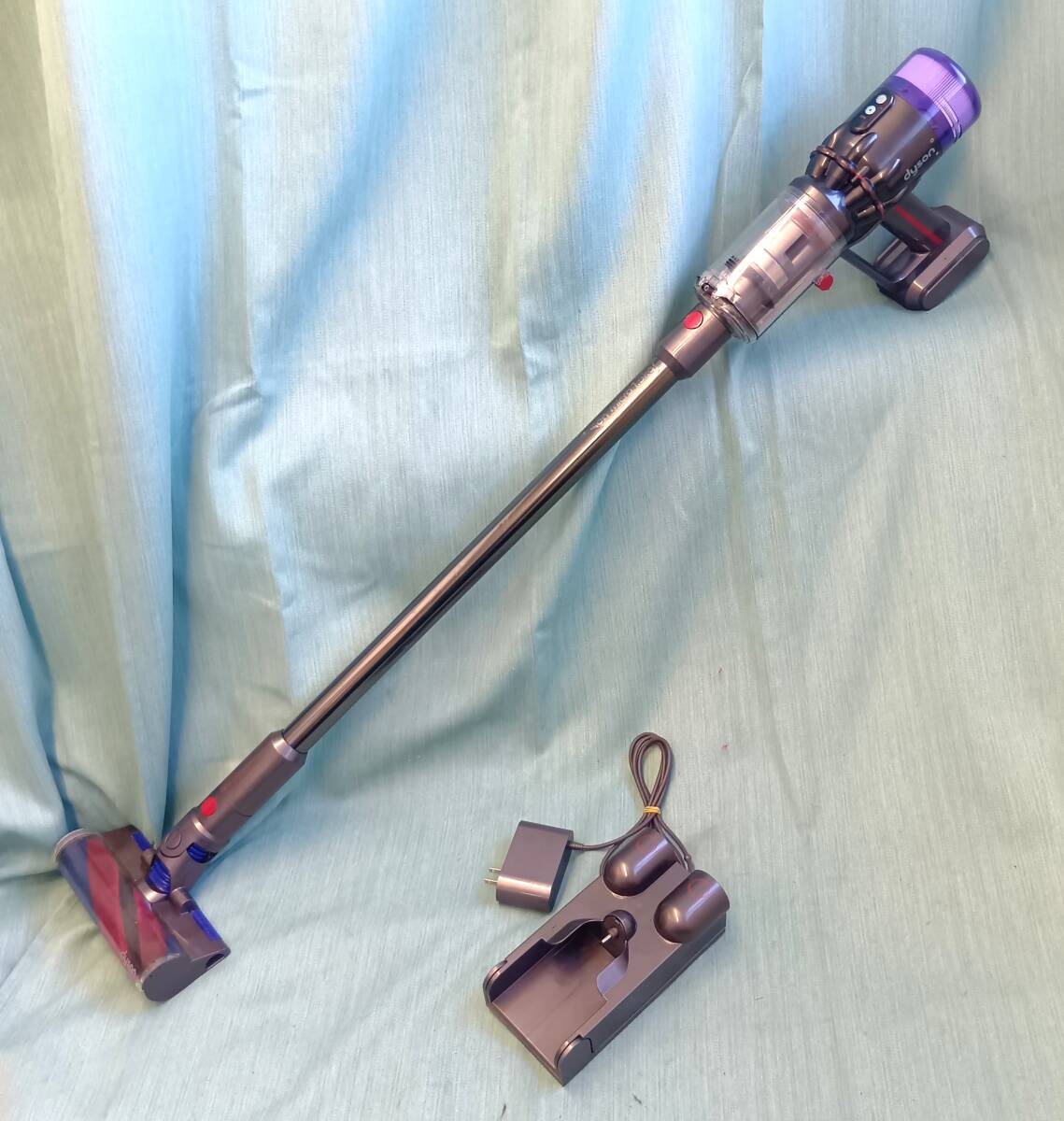 1747 品 ダイソン SV21 コードレスクリーナー 年式不明(ダイソン