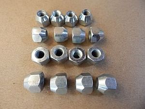 新品　　ローバーミニ用 １２インチ　貫通　ホイールナット　テーパー６０度　１６個　ス