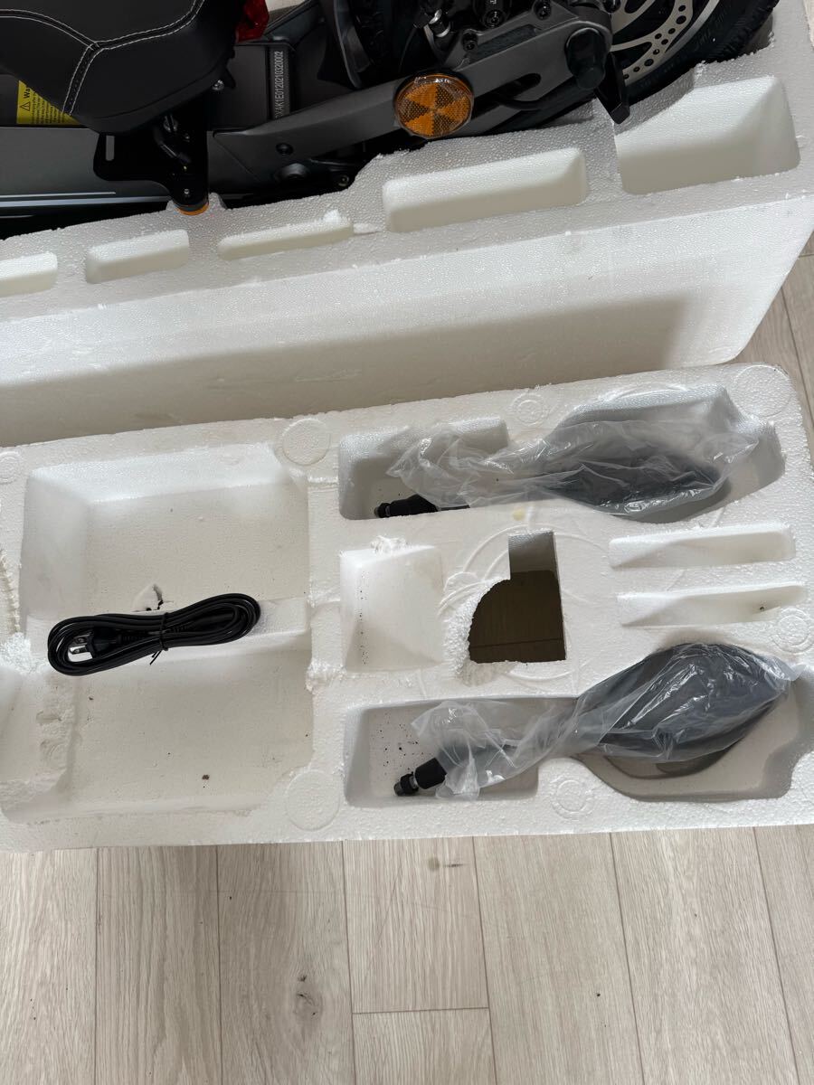 新品未使用　自動折りたたみフル電動バイク AK-1 PREMIUM グレイ&ブラック _5