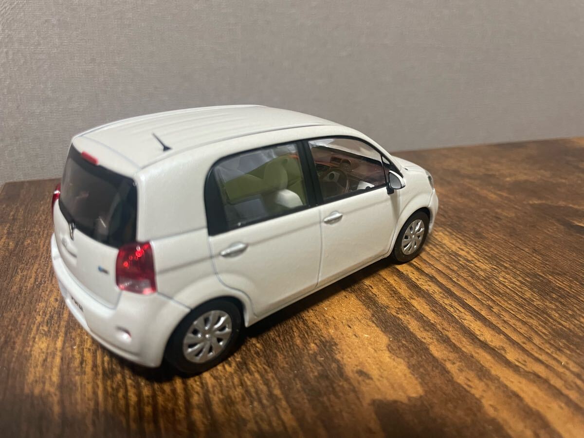 トヨタ ポルテ　070 ホワイトパールクリスタルシャイン　1/30色見本ミニカー非売品 カラーサンプル_2