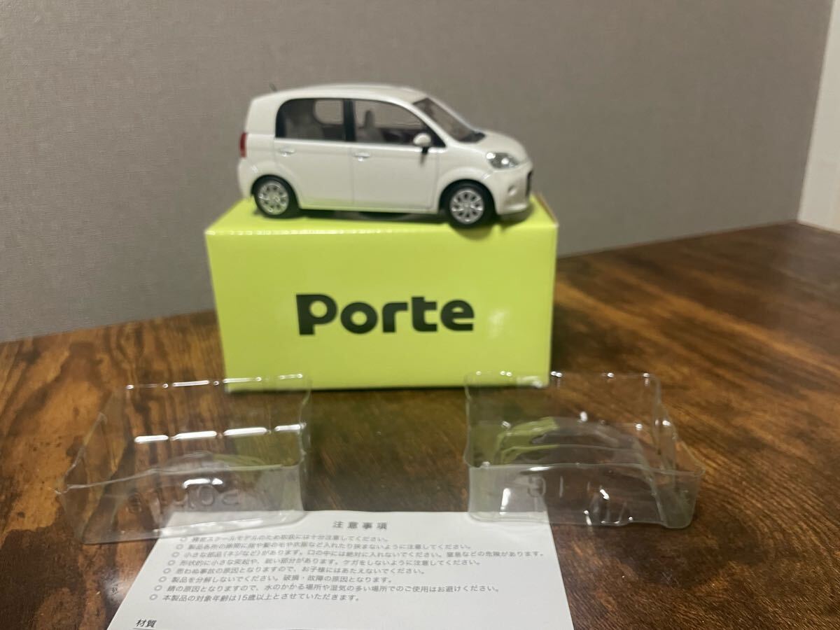 トヨタ ポルテ　070 ホワイトパールクリスタルシャイン　1/30色見本ミニカー非売品 カラーサンプル_5