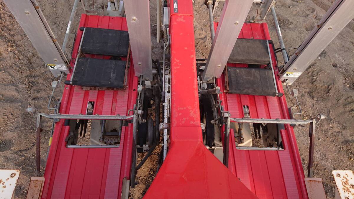 ☆乗用田植え機械☆みのる☆4条植え☆ＬＲＭ-410☆ロータリー☆セル付き☆3輪駆動☆ガソリンエンジン☆セル一発始動☆出品します☆_9