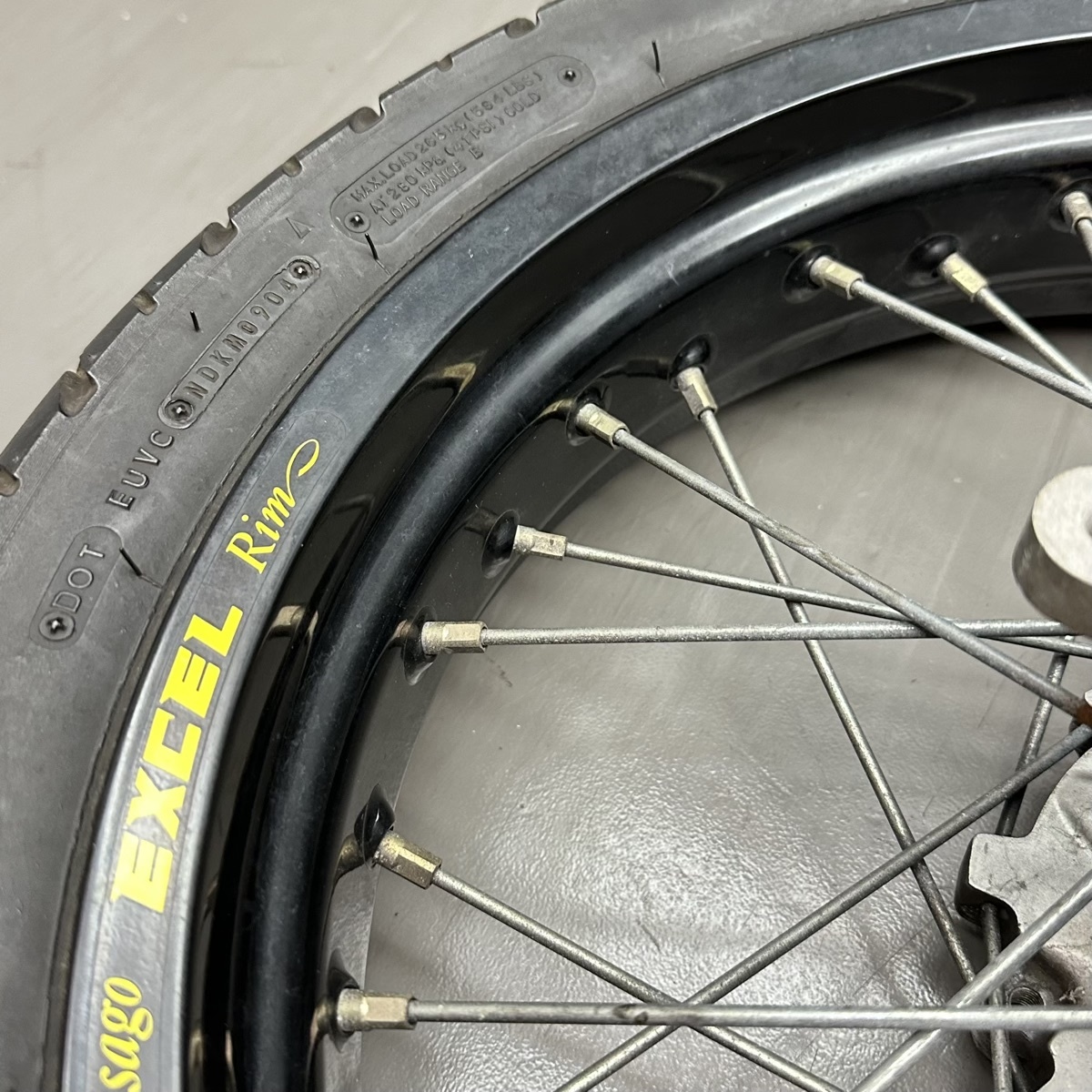 ホンダ XR250モタード? 純正ハブ EXCEL エキセルリム換装 リア
