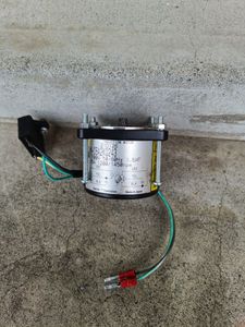 理容サインポールの値段と価格推移は？｜3件の売買データから理容