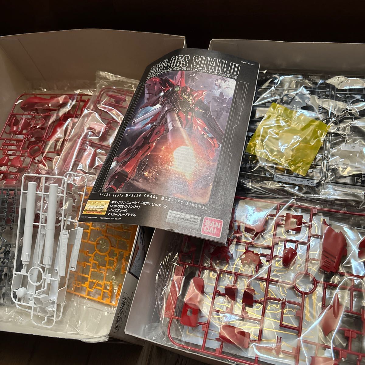 ★MG★シナンジュ★1/100★ネオ・ジオン　ニュータイプ専用モビルスーツ★MSN-06S★未組み立て★新品★_4