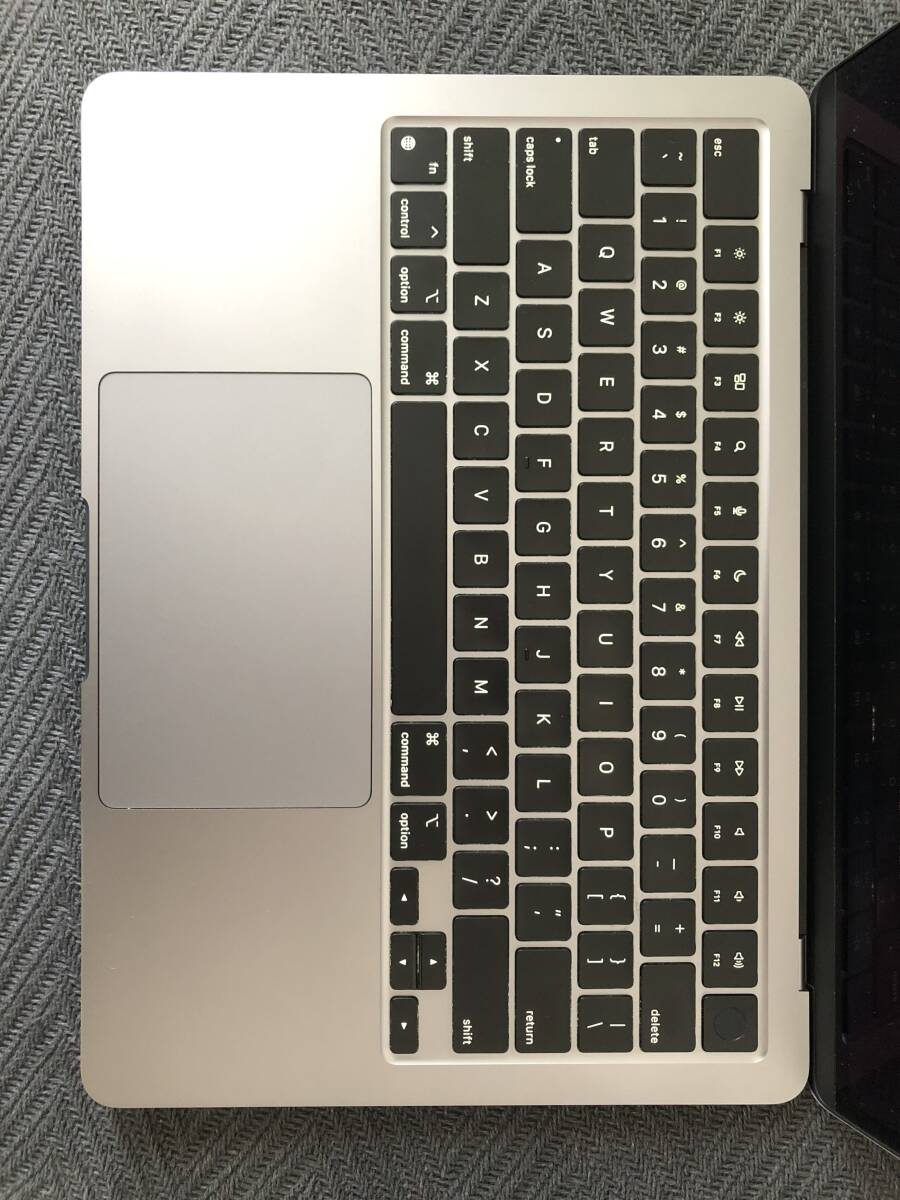 【極美品】M2チップ搭載 MacBook Air スペースグレイ（8コアCPU M2チップ）16GBメモリ　512GB　USキーボード　AppleCare+_5