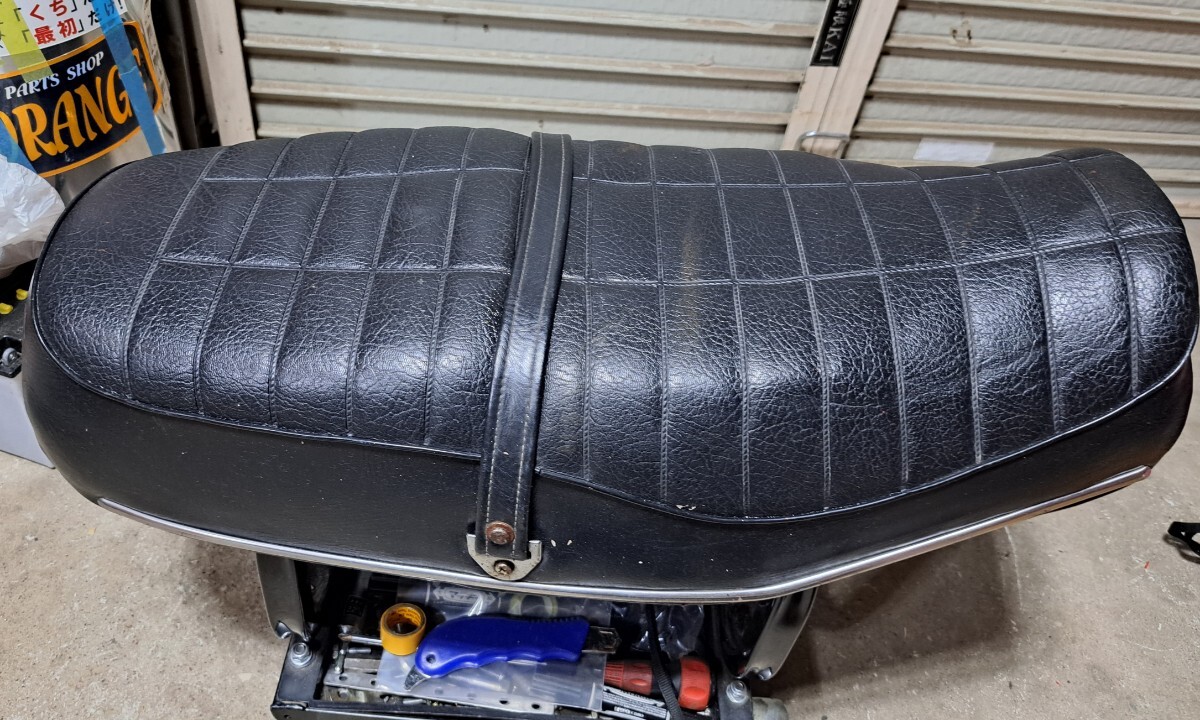 希少 ホンダ純正 ホーク2 角タンク用 美品 純正シート モール付き